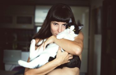Mulheres que amam gatos: um amor de longa data   